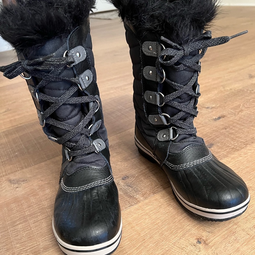 Sorel Joan Of Arctic Black Leather Waterproof Insulated Boots. Women’s size 6.